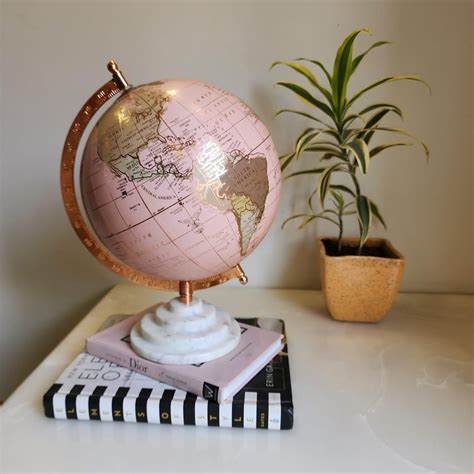 Central Laminated Pink Globe – VIIVAZ