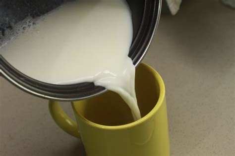 4 Ways to Stop Coughing - wikiHow