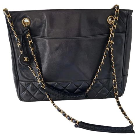 Vintage Chanel Bag Black Leather ref.2139668 - Joli Closet
