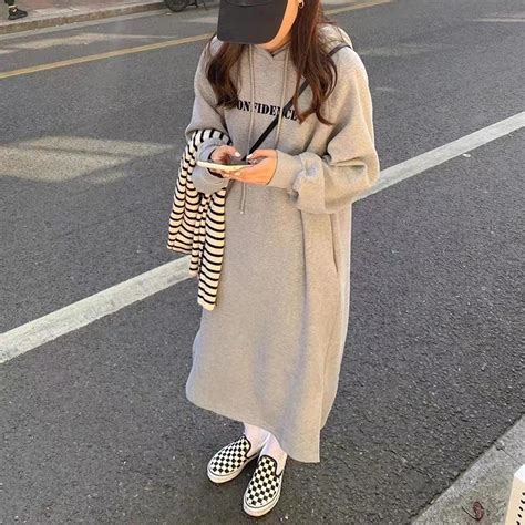 Yumi 英文加絨休閒洋裝 (白/白灰/黑) B23833 棉洋裝 長帽T 溫暖舒適 一件穿 韓系穿搭 | 蝦皮購物
