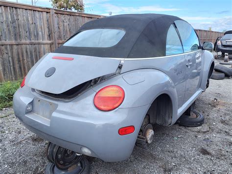 VOLKSWAGEN NEW BEETLE 2004 | St-Catharines | Kenny U-Pull