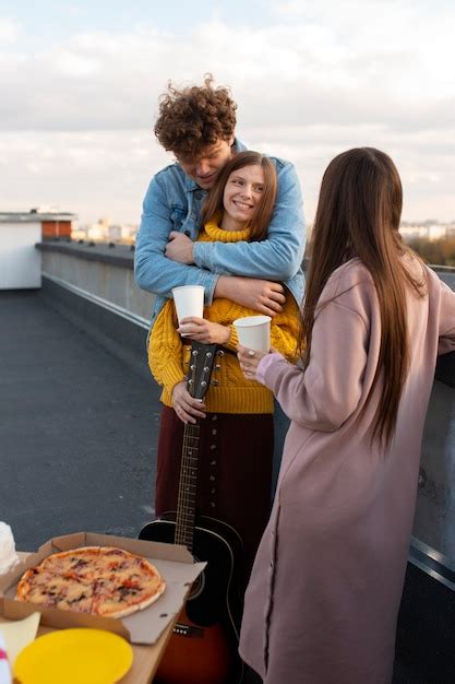 Medium shot friends at party | Free Photo