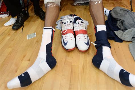 Kevin Durant's Feet Make His Legs Look Like Hockey Sticks