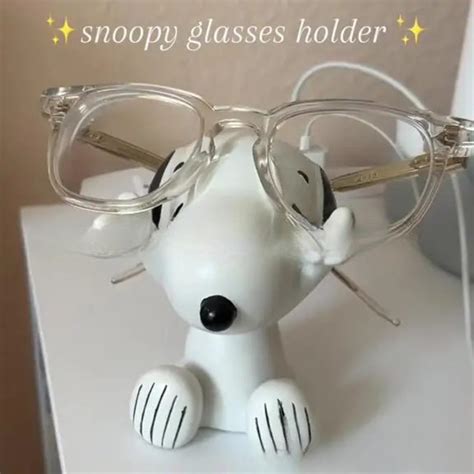 Cute Snoopy Eyeglass Holder