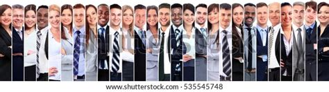 Business People Smiling in Group Photo 的图像结果