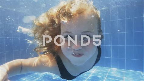 Swimming Underwater 的图像结果