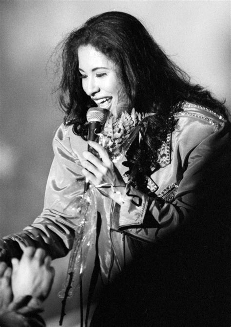 [100+] Selena Quintanilla Pictures | Wallpapers.com