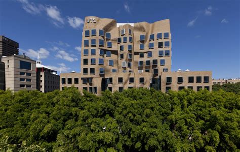 悉尼科技大学UTS 7号楼的绿色屋顶 | 悉尼科技大学中文官网