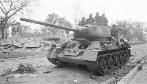 A T-34-85 medium tank being used by the Vietnamese army during the ...