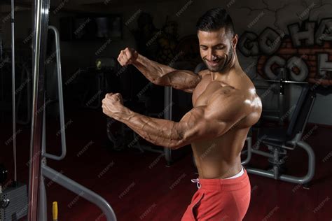 Bodybuilding Flexing 的图像结果