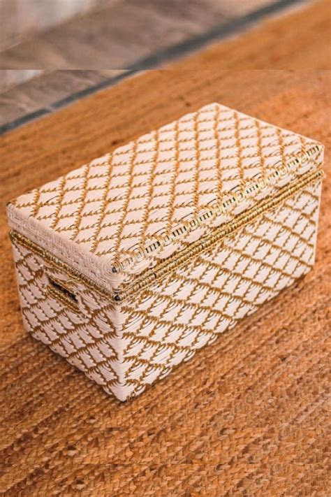 Sirohi Taara White & Gold Trunk – Okhaistore