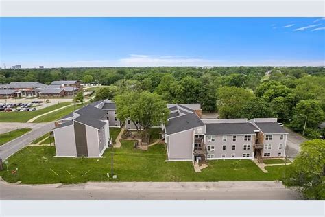 Willowbrook Apartments - 1605 N Willow Rd - Urbana, IL | Rent.