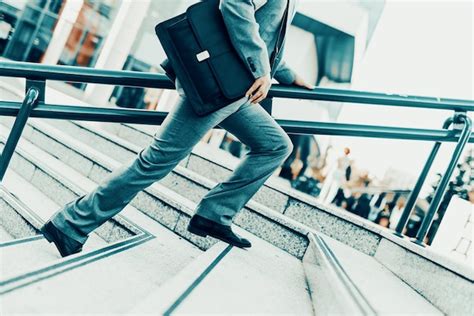 Businessman with Briefcase 的图像结果