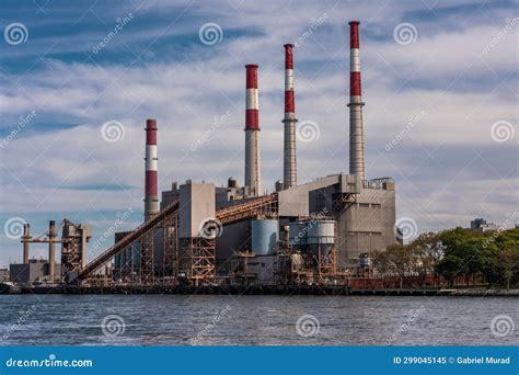 View of the Ravenswood Generating Station Editorial Image - Image of ...