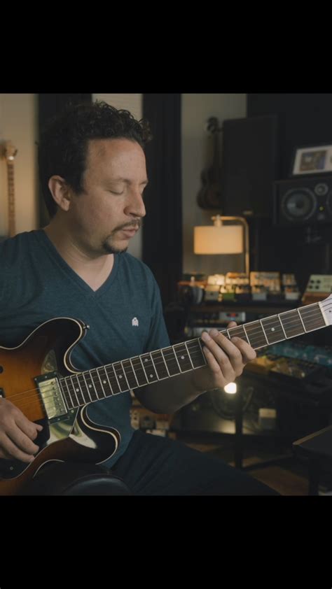 Daniel Seriff | D shape scale + chord 🎸 Grab your FREE PDF, backing tracks, and video lesson ...
