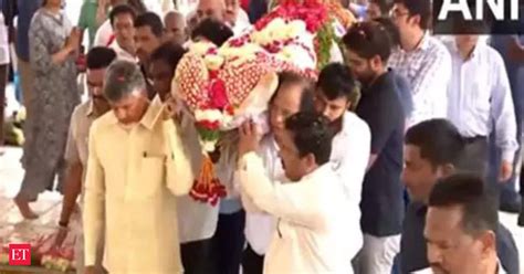 Last rites of Ramoji Rao held in Hyderabad, TDP chief Chandrababu Naidu ...
