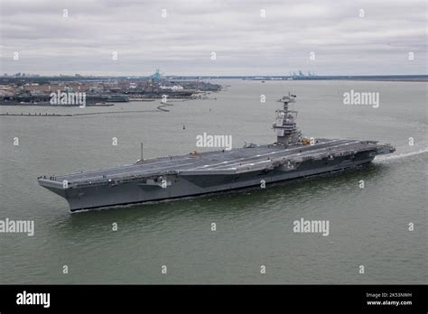 La USS Gerald R. Ford (CVN 78) parte dalla Naval Station Norfolk per il ...