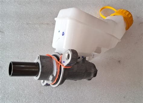 Mahindra XUV 500 - Master Clutch Cylinder with Bottle - 0204712040-4AR ...