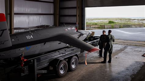 A.I. Brings the Robot Wingman to Aerial Combat - The New York Times