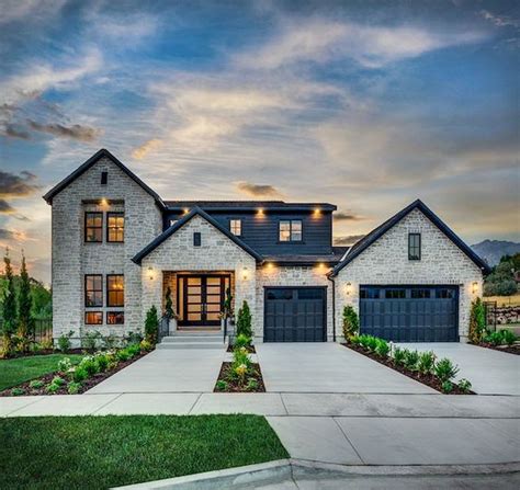 Modern Single Story Farmhouse Designs