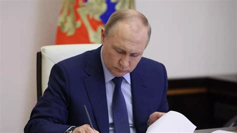 俄媒：普京签令，特别军事行动中阵亡俄士兵家庭获500万卢布抚恤金