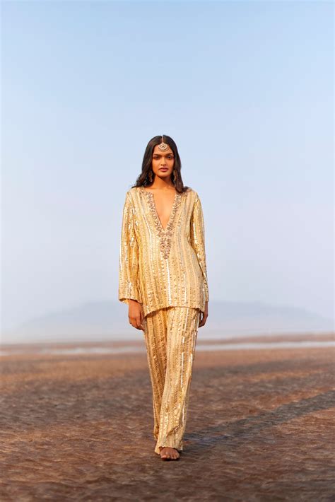 Nude & Gold Chains Classic Set – Monisha Jaising