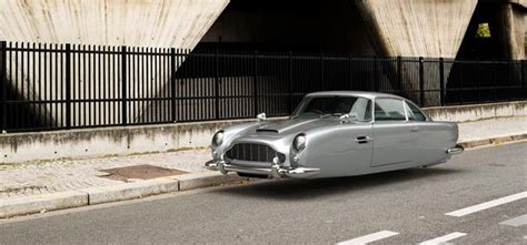 These RetroFuturistic Cars Without Wheels Are A Flight Of Fancy Artwork