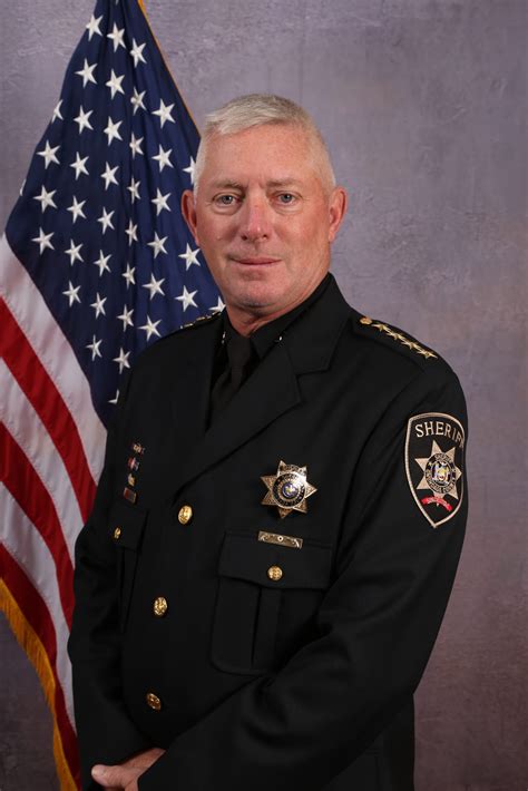 County Sheriff là gì? Khám Phá Vai Trò và Cách Sử Dụng Từ County Sheriff