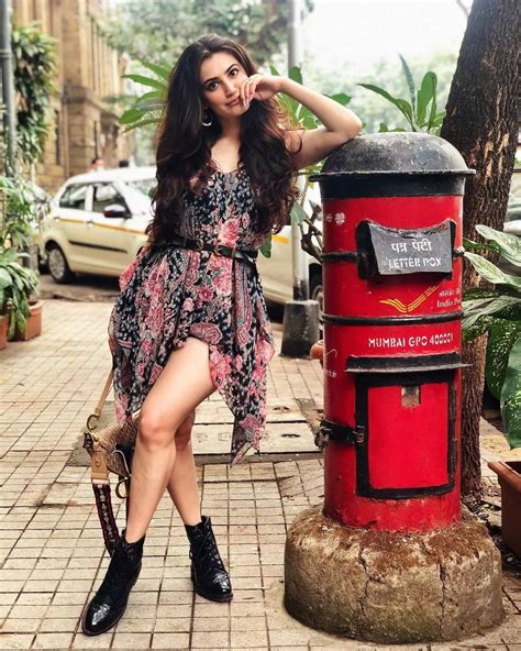 Shivaleeka Oberoi gives us major fashion goals with her stunning ...