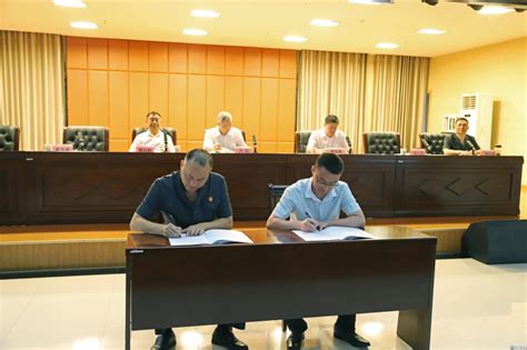 学校与荆州市中级人民法院签署合作协议 构建法治人才培养共同体-长江大学新闻网