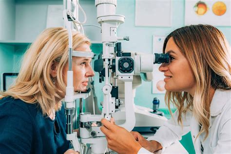 Ophthalmology. Slit lamp exam | OpticianWorks Online Optician Training