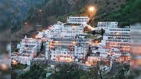 Chaitra Navratri 2025: वैष्णो देवी की अटका आरती होती है खास, कैसे करें ...