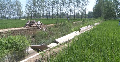 水渠损坏影响稻地用水 村干部表示尽快修复 - 睢宁新闻网