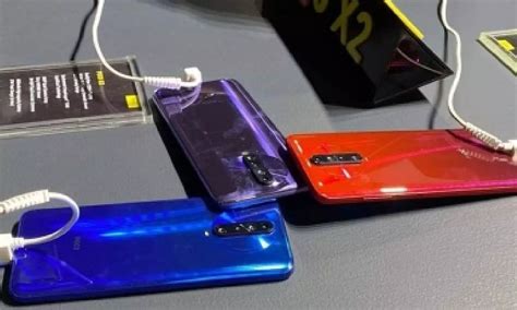 India's smartphone market sees 2% drop in 2023, shipped 148.6 mn units ...