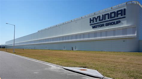 475 people taken into ICE custody at Hyundai plant in Georgia - ABC7 ...