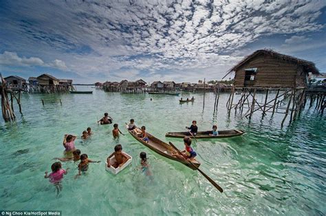 Badjao Sea Gypsies: Philippines’ Indigenous Marine Nomads & Housing Traditions