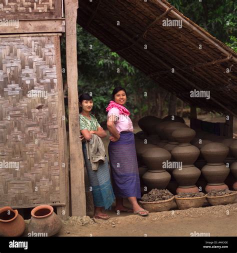 Mynmar Local People 的图像结果