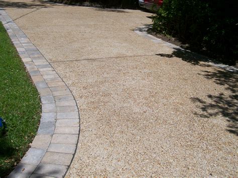 exposed aggregate driveway with paver border - Google Search | Paysage ...
