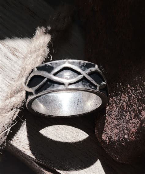 James Avery Retired Crown of Thorns Ring Size 5.5 - Gem