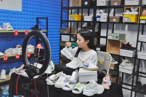 从“鞋厂”到“鞋类批发直播孵化基地” 双屿温州国际鞋城如何实现转型升级？