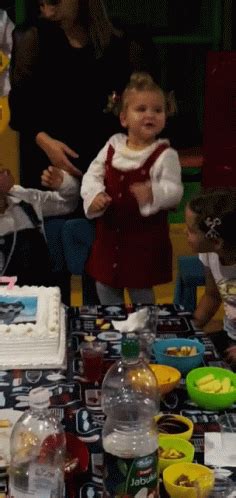 Dance Moves Veselo GIF - Dance Moves Veselo Lets Dance - Discover ...