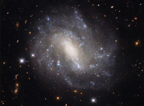 Hubble snaps stunning image of a galaxy 130 million light-years away - Nexus Newsfeed
