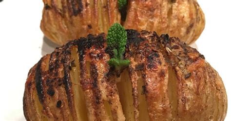 Hassleback Roasted Potatoes Recipe by Sunidhi Mehta Rawal - Cookpad