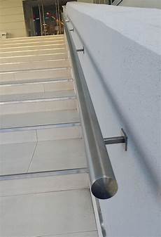 corrimano in legno tondo corrimano inox a parete linea classica bologna corrimano in legno tondo corrimano inox a parete linea classica bologna