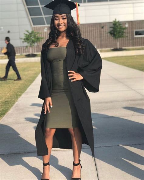 35 Gorgeous College Graduation Outfits for Women Ideas in 2023 ...