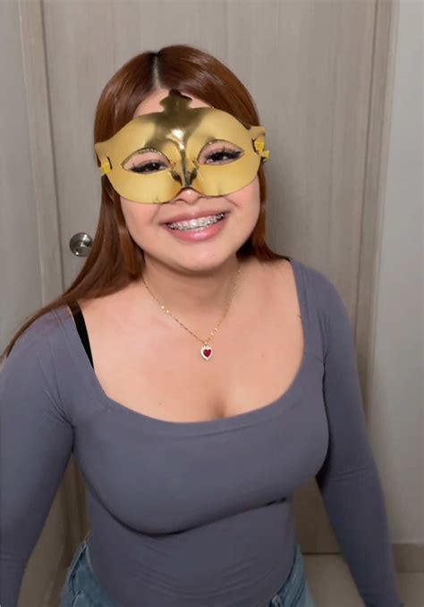 Ashley loo (@ashleyloomx) - Urlebird