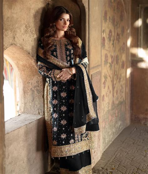 Rivet Moti Glam Set Dresses – Mantra Gujarat