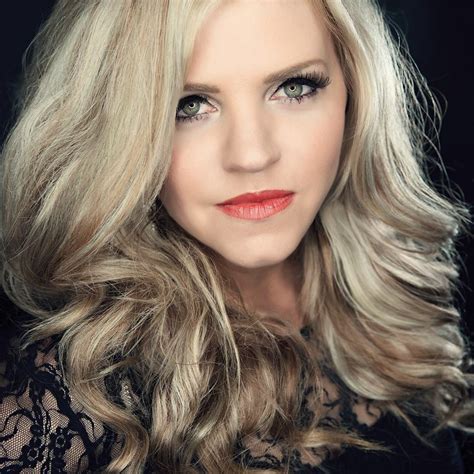 Jennifer Thomas – MOVING CLASSICS TV