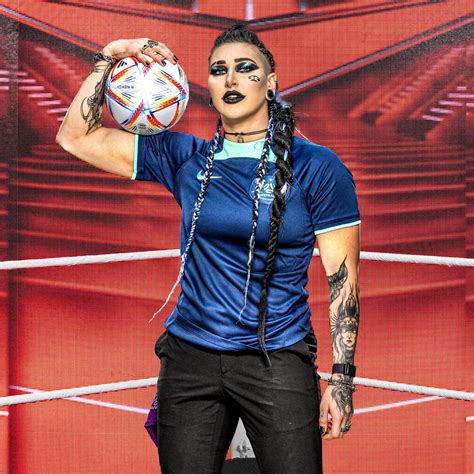 Demi Bennett (Rhea Ripley)