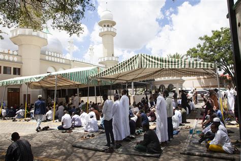 Kenyan faith leaders fight to preserve 'Sunday best' at church